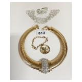 GOLD TONE CHOKER WITH RHINESTONE FOCAL MULTICHAIN