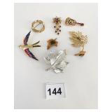 GROUP OF PINS SWALLOW GUITAR LEAF TINY GIRAFFE