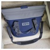 YETI COOLER BAG LARGE SIZE VERY CLEAN!