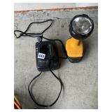 DEWALT 18V LIGHT WITH BATTERY AND CHARGER