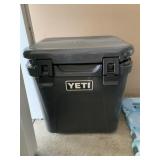 YETI GRAY COOLER LIKE NEW CONDITION WITH CARRY