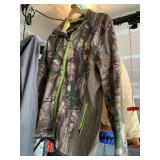 UNDER ARMOR LARGE JACKET