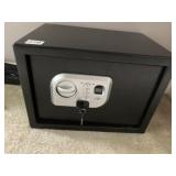 LIGHT DUTY 2 BOLT GUN SAFE W/ KEY