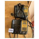 4 BATTERIES 20 VOLT DEWALT 1.5AH AND 4AH UNKNOWN