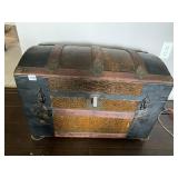 ANTIQUE HUMPBACK SOFA IN EXCELLENT CONDITION WITH