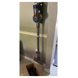 DYSON VAC W/ ATTACHMENTS V8 ABSOLUTE