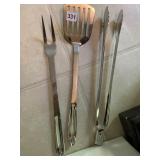 BBQ QUALITY SET LOOKS NEW