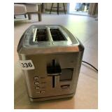 2 SLICE TOASTER LIKE NEW
