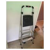 RUBBERMAID DEPTH STOOL COMMERCIAL TYPE 2 2 FOOT