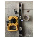 LEVEL AND 100 FT TAPE DEWALT