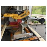 4IN DOUBLE BEVEL MITER SAW DWS779 DEWALT LIKE NEW