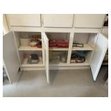 FOOD STORAGE CONTAINERS 3 SECTION OF CABINETS