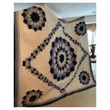 QUEEN SIZE BLUE STAR PATTERNED QUILT