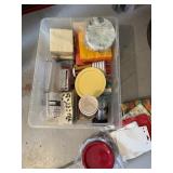 PARTY SUPPLIES PLATES IN TOTE