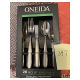 ONEIDA 20PC FLATWARE SET