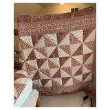 TWIN SIZE QUILT AND MATCHING PILLOWS