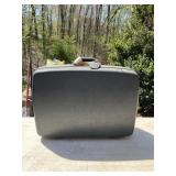 VINTAGE SAMSONITE FULL SIZE HARD SIDE ROLLING