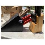 2 KNIFE BLOCK WITH KNIVES