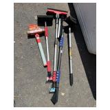 CAR SNOW BRUSHES AND SQUEEGEEï¿½S