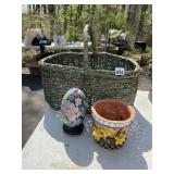 LARGE HANDLED BASKET, ENAMELED EGG, DAFFODIL