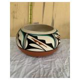 SIGNED NEW MEXICO POTTERY VASE