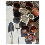 VARIETY OF FLOWERPOTS, HAND SHOVEL, THYME PICK