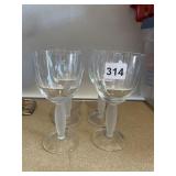 4 MATCHING WINE GLASSES WITH SATIN GLASS CENTER