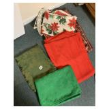 CHRISTMAS THEMED TABLECLOTHS