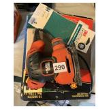BLACK & DECKER 1/4 SHEET PALM SANDER WITH LOT OF