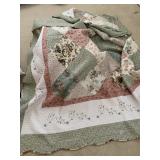 KING SIZE FLOWERED QUILT W/PILLOW SHAMS AND LL