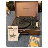 CROSLEY CR62499A USB RECORD PLAYER IN CASE WITH