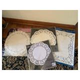ASSORTED PAPER DOILIES
