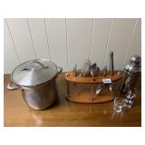 COCKTAIL MAKING SET IN STAND, ICE BUCKET AND