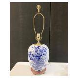 VINTAGE CERAMIC BLUE & WHITE GINGER JAR LAMP 28"