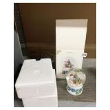 HALLMARK 2007 SNOW GLOBE