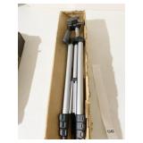 TRIPOD W/ BOX