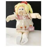 CABBAGE PATCH DOLL - MARJARIE J W/ PAPER