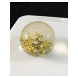 LUCITE PAPER WEIGHT FLOWER DESIGN 3" H