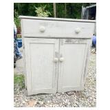 CHILDS DRESSER W/ PULL OUT DRAWER - GOOD PC. TO