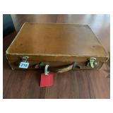 VINTAGE LEATHER BRIEF CASE W/ KEY