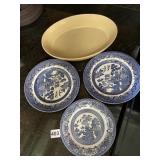 RAVENSDALE POTTERY BLUE AND WHITE PLATES TO