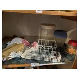 HAND MIXER, BASKETS AND LOCK LID LARGE JAR