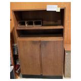 MIDCENTURY MODERN TWO DOOR BASS TWO SHELF TOP