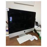 APPLE MAC COMPUTER SCREEN, KEYBOARD & MOUSE