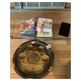 SERVING DISH AND NAPKINS