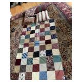 QUILT W/ SQUARE DESIGN AND 4 PILLOWS ONE W/