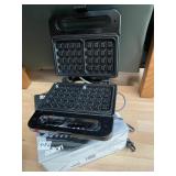 SALTON BELGIAN WAFFLE MAKER IN OB