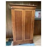 ENTERTAINMENT CENTER WITH TWO DOORS AND INSIDE