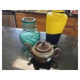 YELLOW AND BLACK 8-INCH-TALL BALLOON GLASS BASE,