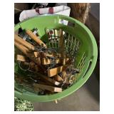 HAMPER OF 50 WOODEN BOTTOMS HANGERS